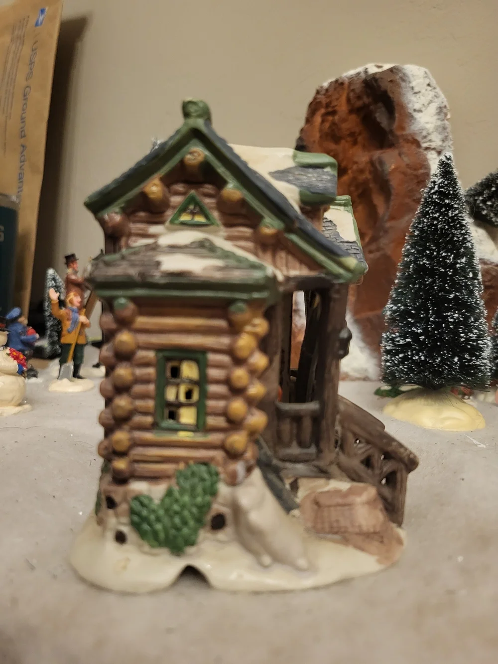 Vintage Ceramic Light-Up Christmas Village Log Cabin / Hunting Lodge – 5